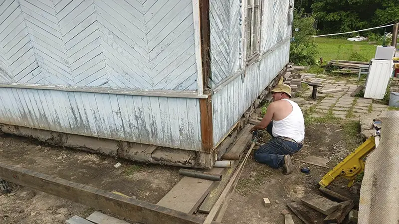 Работы по подъёму дома
